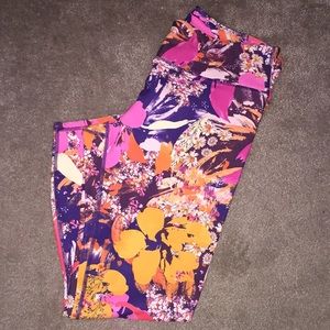 Fabletics Pants - NWT Floral Fabletics Powerhold Capri Fabletics Pants - NWT Floral Fabletics Powerhold Capri